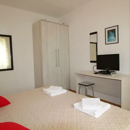 Charming One Bedroom Lisa 1 Vis