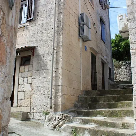 Charming One Bedroom Lisa 1