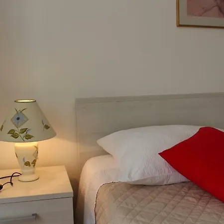 Charming One Bedroom Lisa 1 *