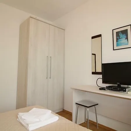 Charming One Bedroom Lisa 1 *